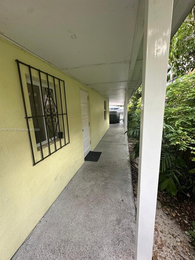 Primary Photo - 324 SW 23rd Ave