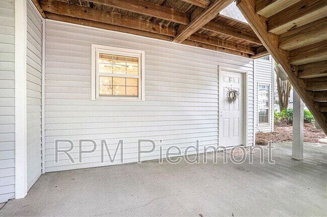 Building Photo - 6820 Glenridge Dr