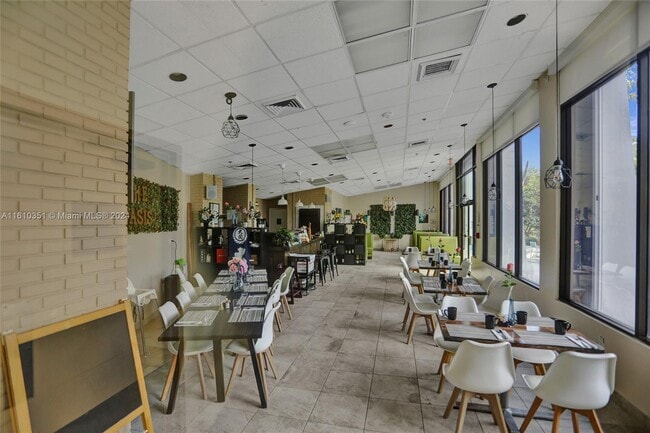 Restaurant on Site - 100 Bayview Dr