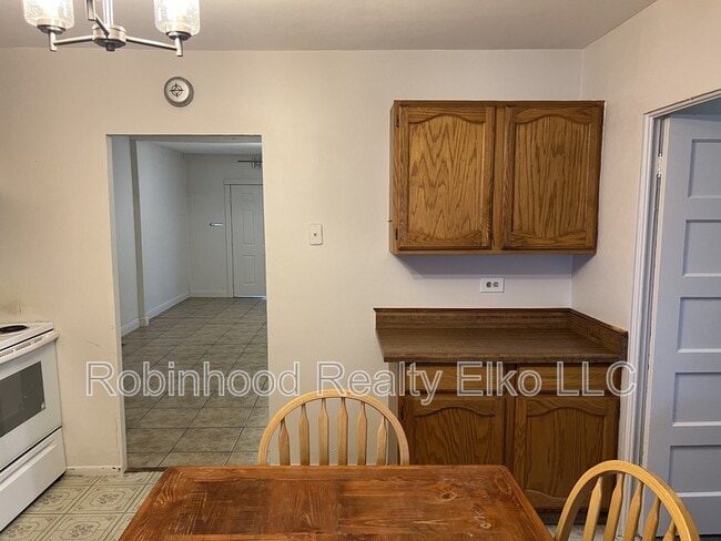 Building Photo - 533 8th St