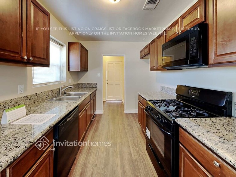 Building Photo - 6556 Beeman Ave