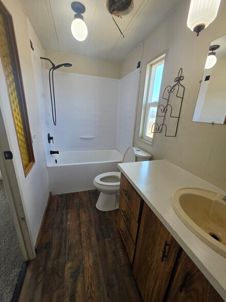 Building Photo - 1112 US-30