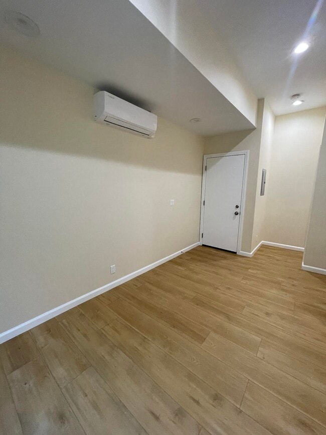 Building Photo - 371 Douglas St