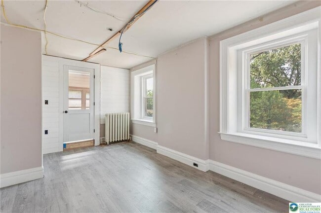 Building Photo - 313 Edgewood Dr