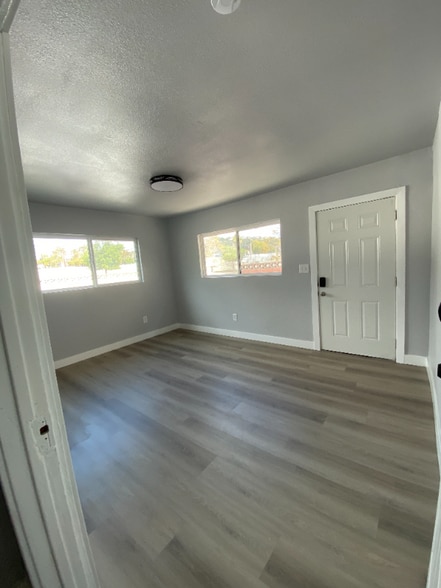 Building Photo - 1509 E 20th St