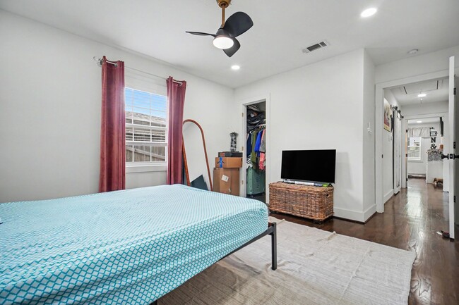 Building Photo - 5226 Pomander Rd