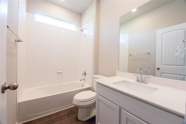 Building Photo - 106 Deep Eddy Cv
