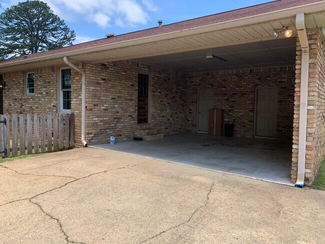 Building Photo - 1991 Idlewood Dr