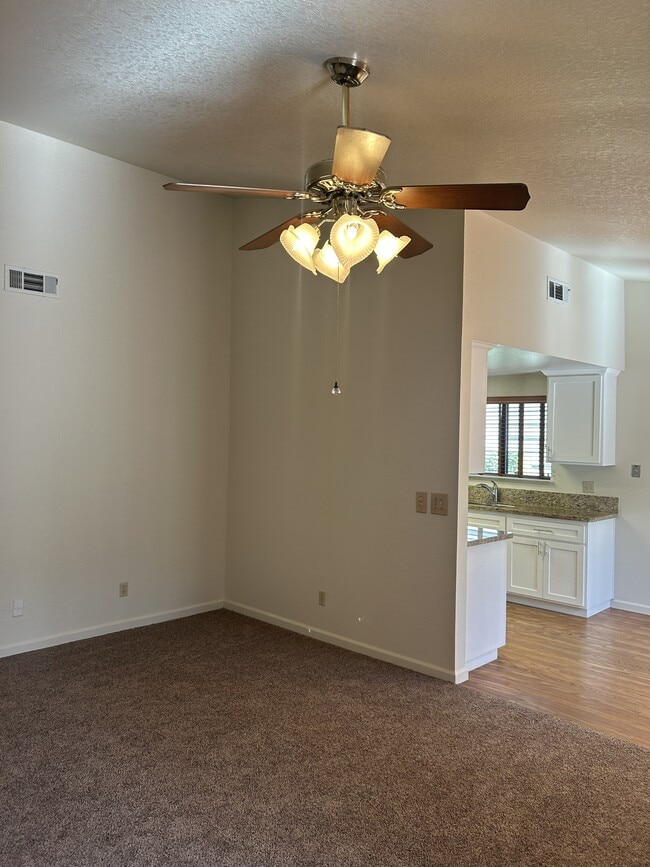 Building Photo - 2252 Southport Ln