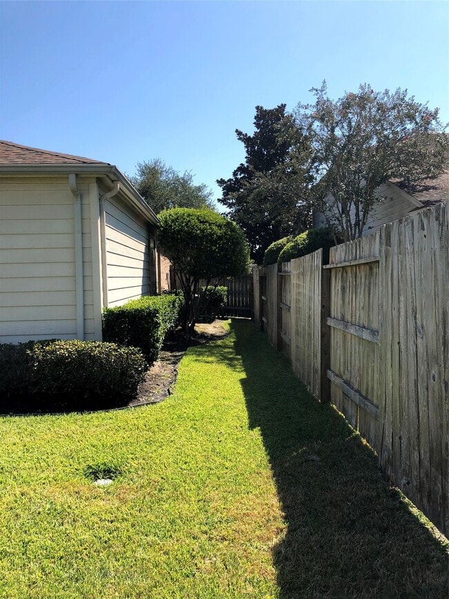 Building Photo - 4611 Pin Oak Creek Ln