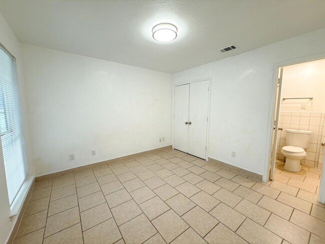 Building Photo - 7528-7528 Thistle Ln