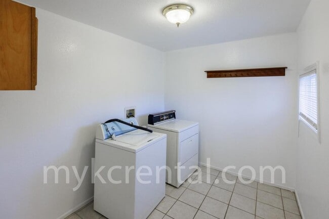 Building Photo - 3026 S 33rd St