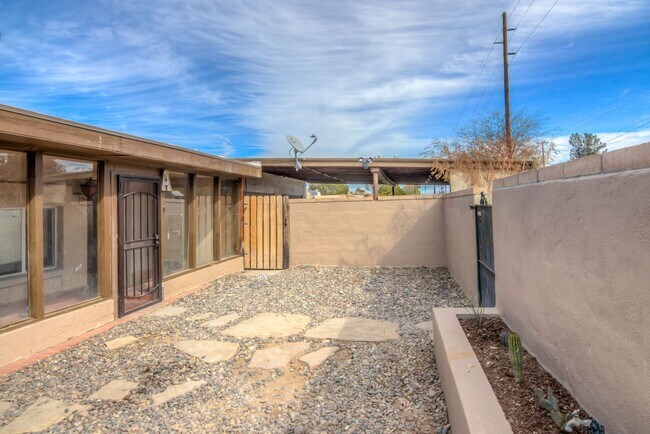 Building Photo - Spacious 4BR in Tucson
