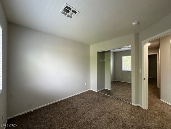 Building Photo - 2637 Heathrow St