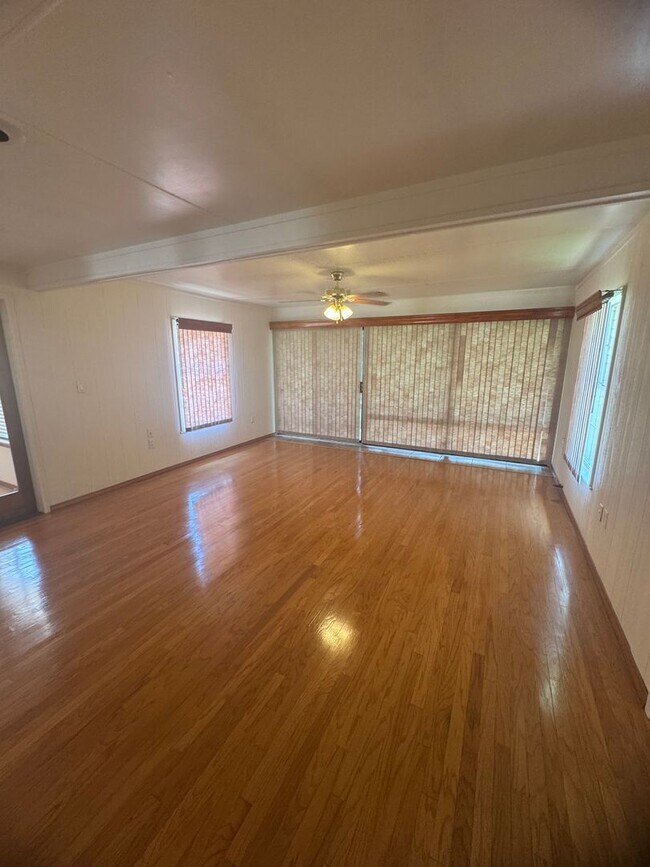Building Photo - 3Bd 2Bth Home in the Sought-after Colonial...