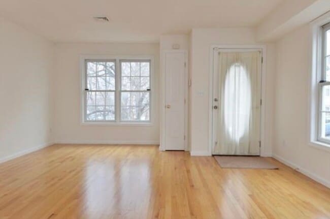 Building Photo - 6 Harleston St