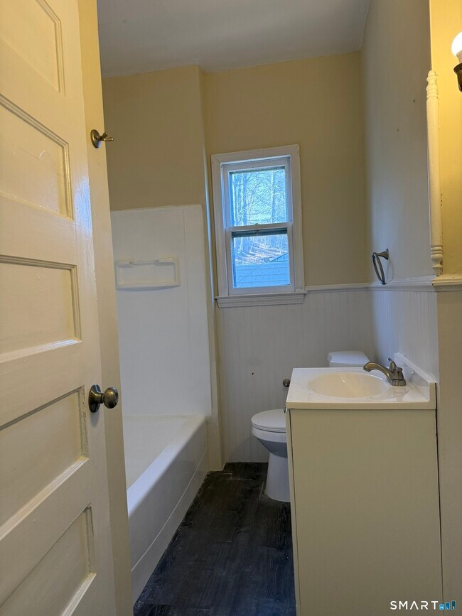 Building Photo - 140 Hillside Ave