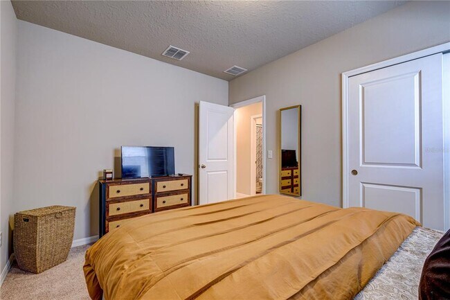 Building Photo - 10210 Daybreak Glen