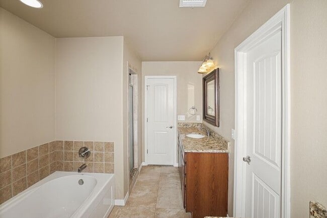 Building Photo - 7403 Kodiak Ave