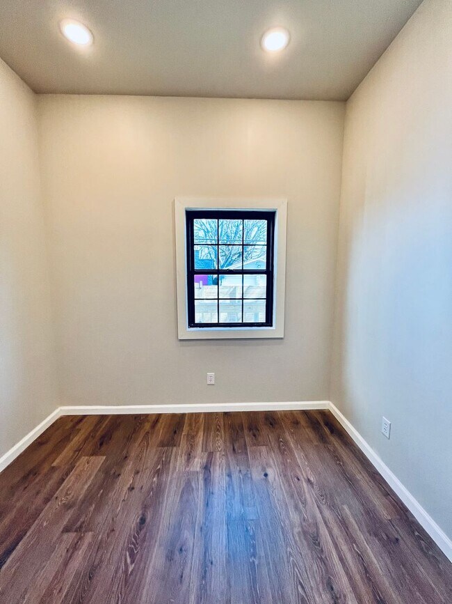Building Photo - Modern 2BR/2BA with Bonus Room in Germanto...