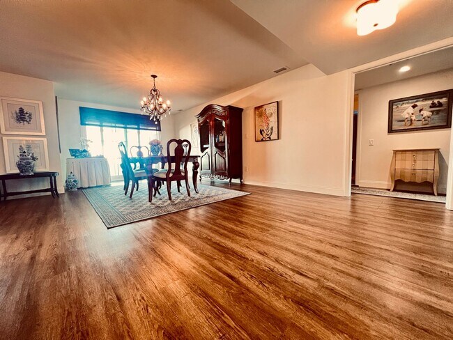 Building Photo - Renovated Rancho Bernardo 55+ Community 2 Bedroom 2 Bathroom Home