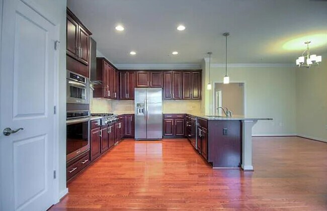 Building Photo - 3910 Village Commons Walk