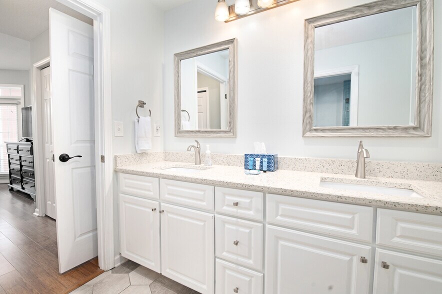 Building Photo - 235 Atlantis Cir