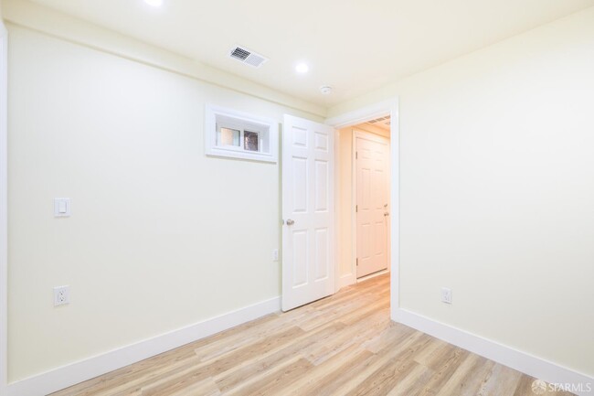 Building Photo - 2371 30th Ave