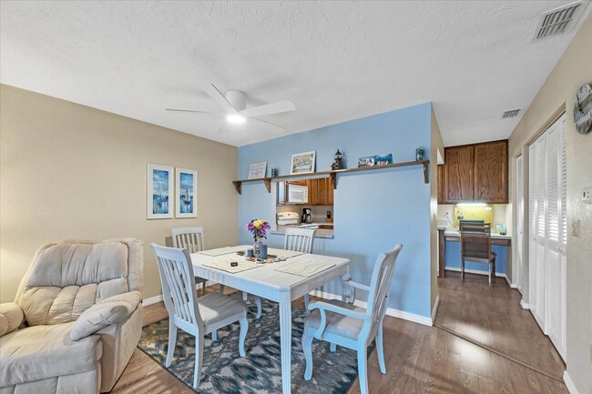 Building Photo - 1531 Placida Rd