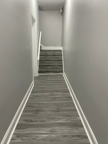 Common Hallway - 1116 Homewood Ave