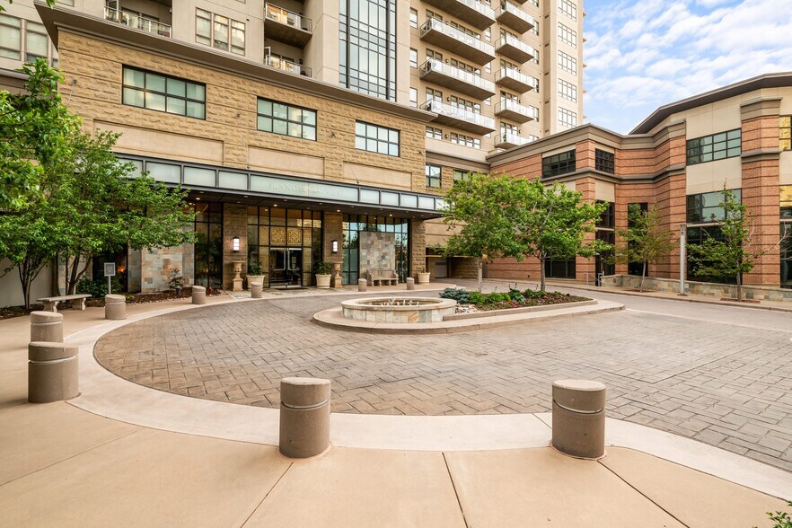 West Entrance - 5455 Landmark Plz