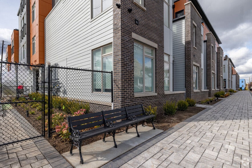 Building Photo - Five85West