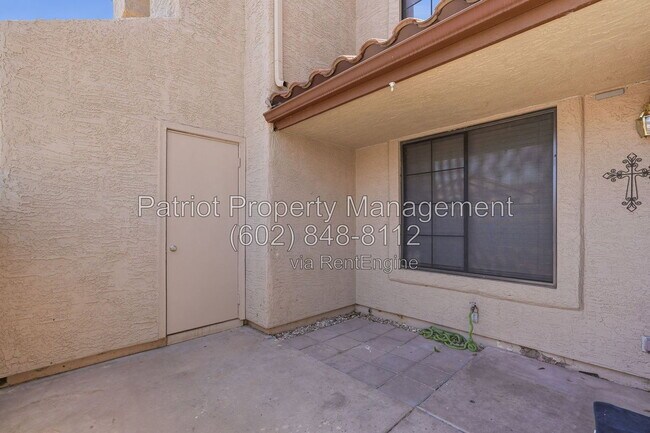 Building Photo - 839 S Westwood