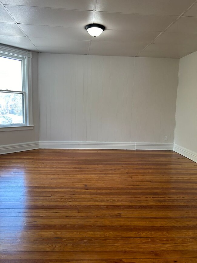 Building Photo - 1 Bedroom, 1 Bathroom with Den on Union St...