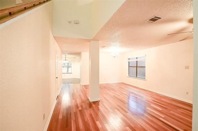 Building Photo - 6914 Dallas Dr