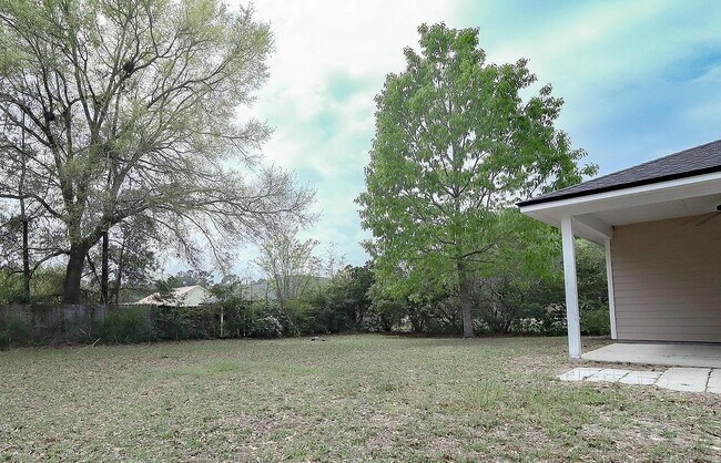 Building Photo - 31 Stevens Dr