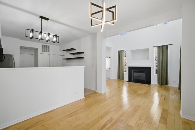 Building Photo - 1929 Golden Gate Ln