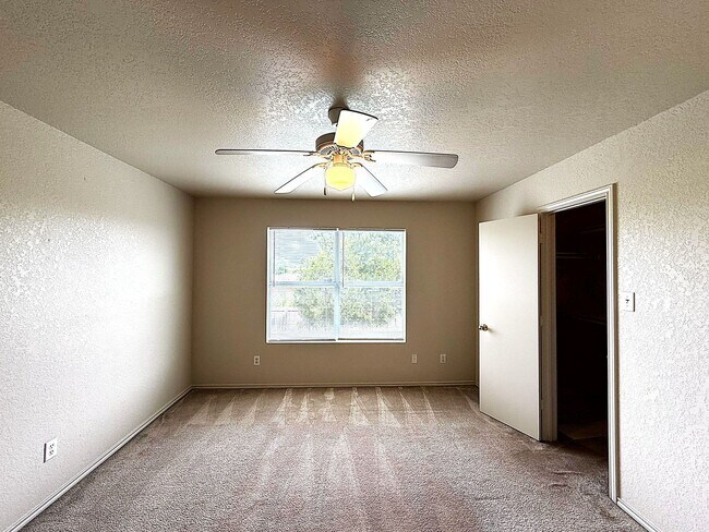 Building Photo - 5208 Lauren Lea Dr
