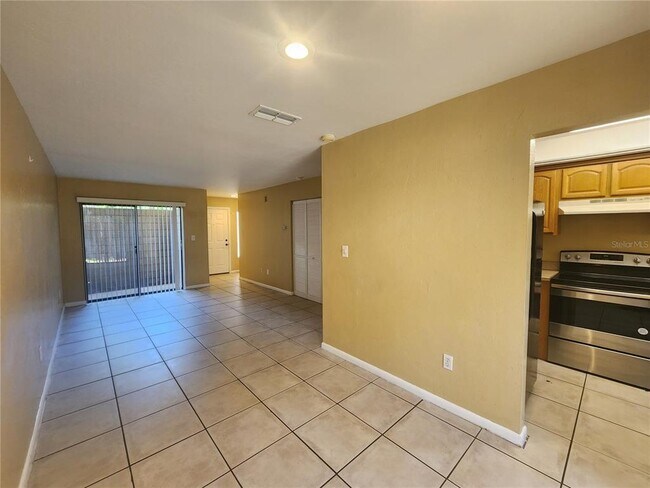 Building Photo - 702 SW 70th Terrace