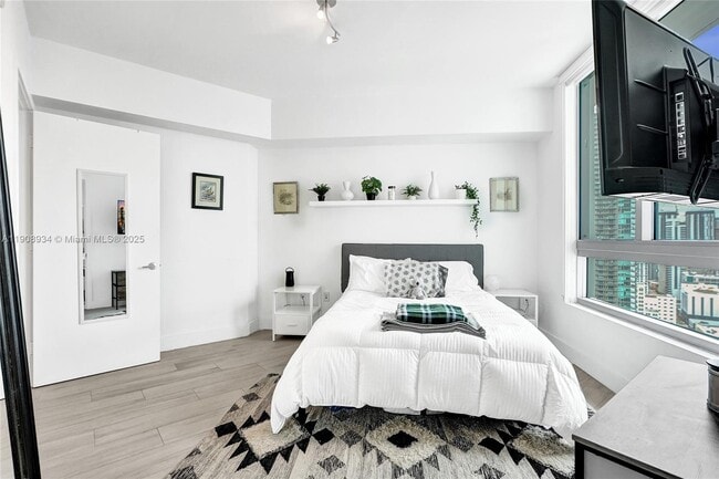 Building Photo - 350 S Miami Ave