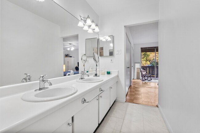 Building Photo - 110 Cross Keys Rd