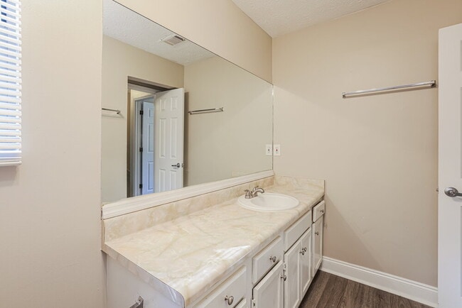 Building Photo - 3200 Carmel Dr