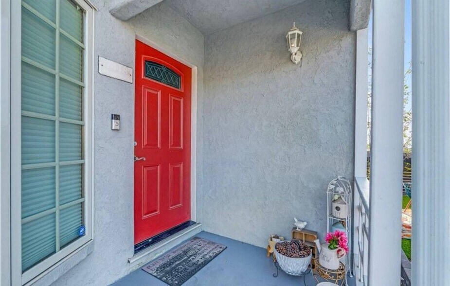 Building Photo - 7418 Farmdale Ave