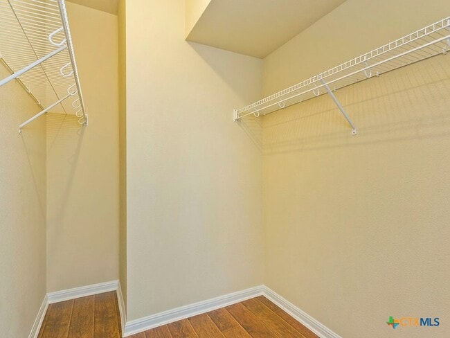 Building Photo - 335 Rachel St