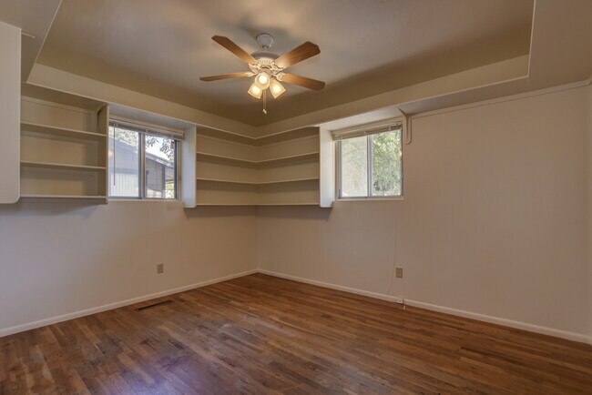 Building Photo - 806 Campbell St