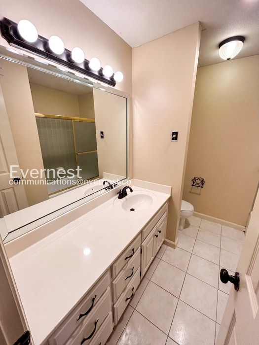 Building Photo - 2-Bed/2-Bath Home/Available Now!