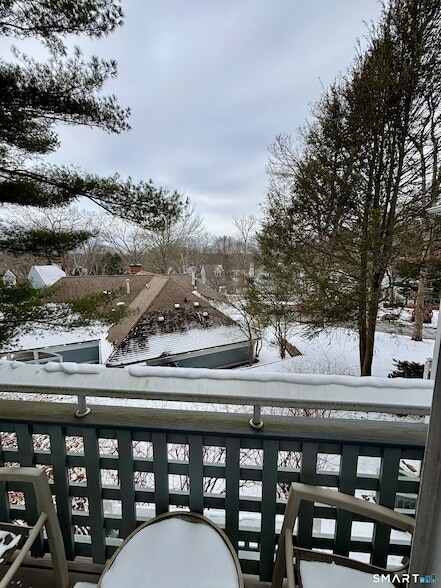 Building Photo - 221 Old Pond Ln