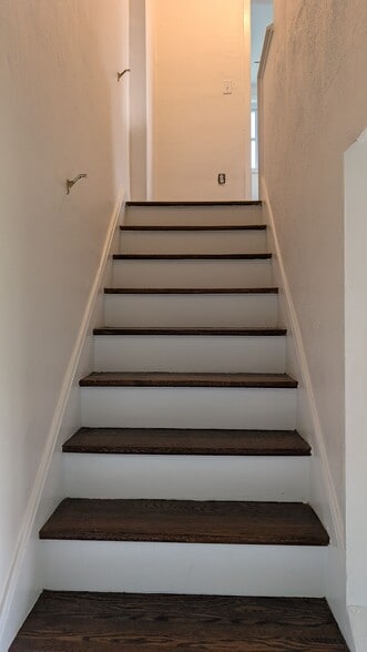 Building Photo - 482 Clearview Drive