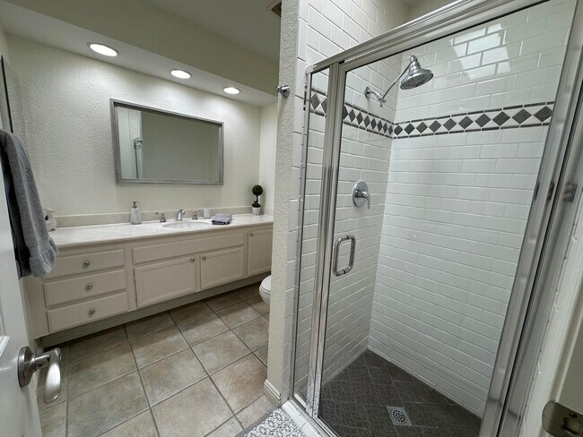 Building Photo - 166 Wimbledon Ct