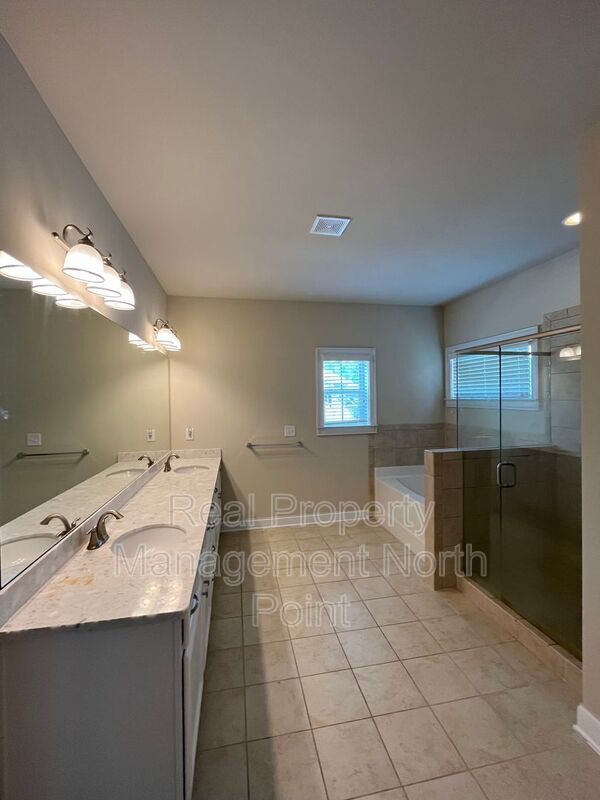 Building Photo - 184 Gray Trl